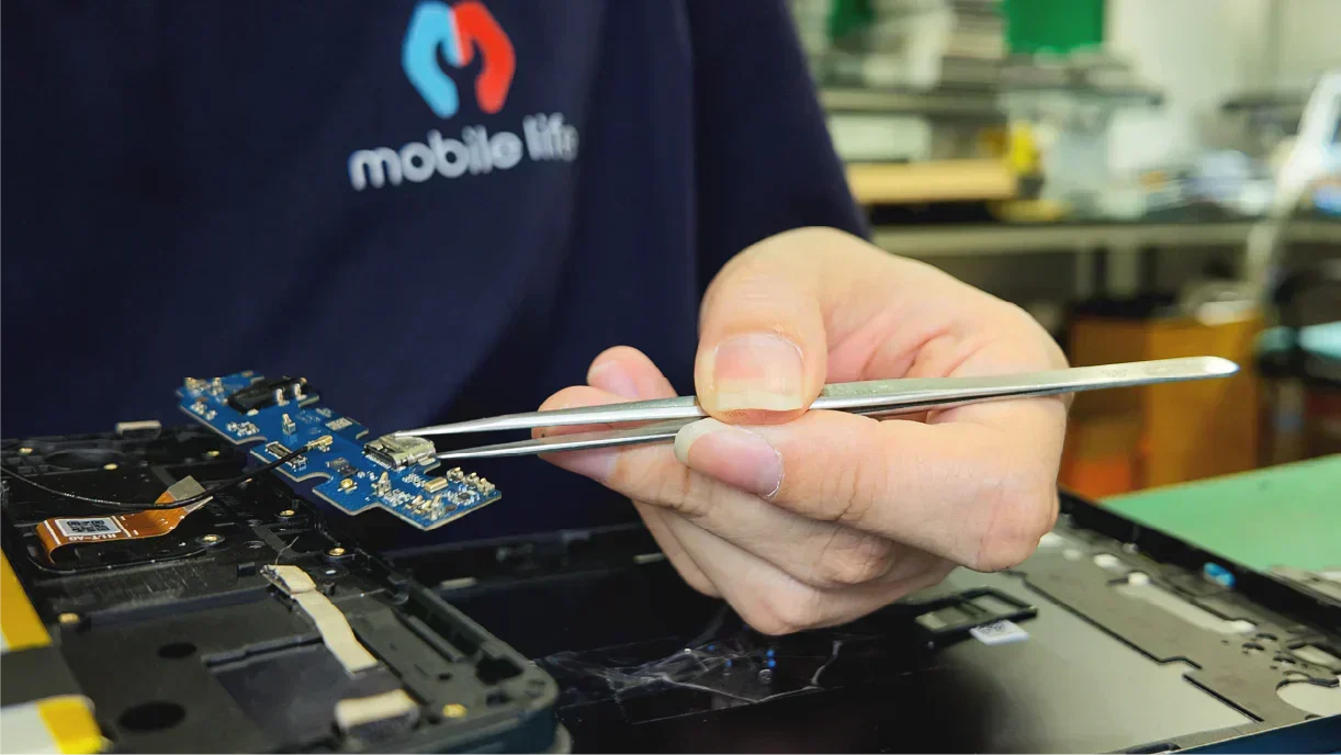 Is It Cheaper to Fix a Phone or Replace It?