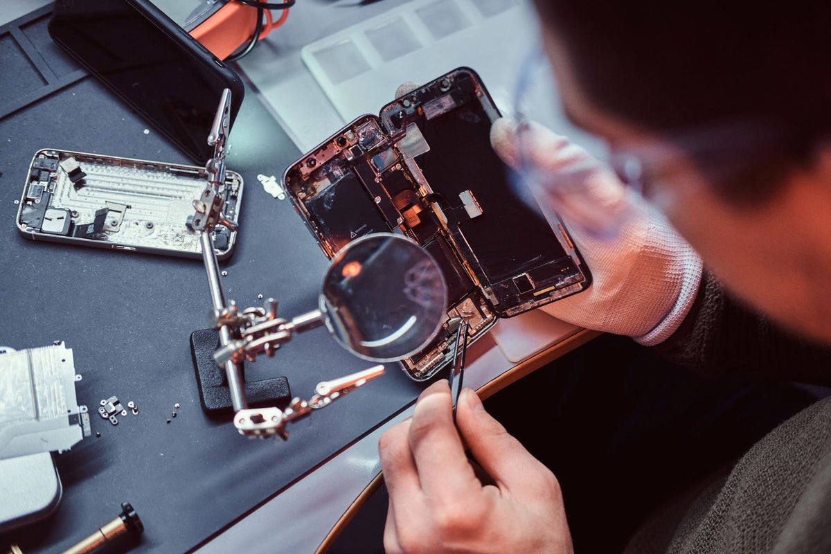 iPhone Repair Singapore: Apple Store vs IRP vs Repair Shop